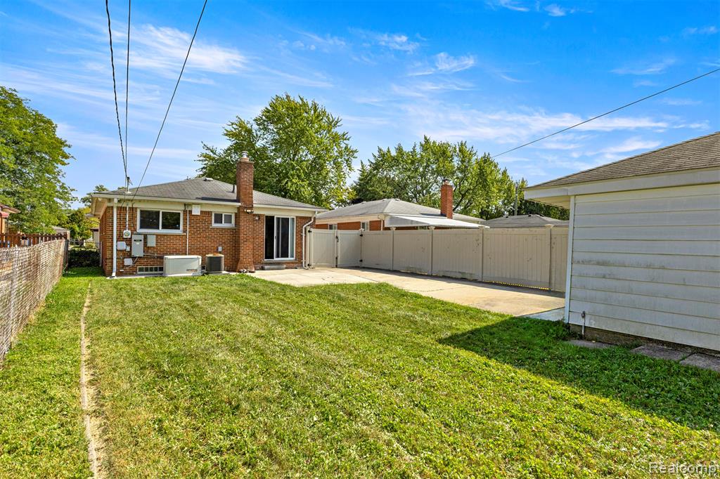 6131 N Evangeline Street, Dearborn Heights, MI 48127 — Photo 30