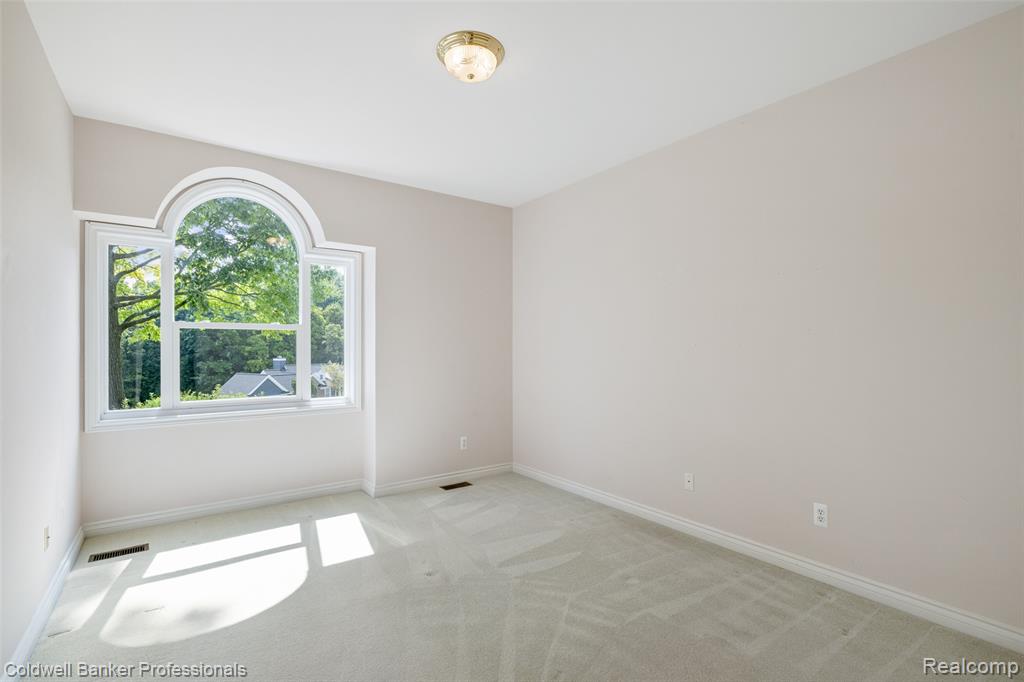 8661 DEERWOOD Road, Clarkston, MI 48348 — Photo 47