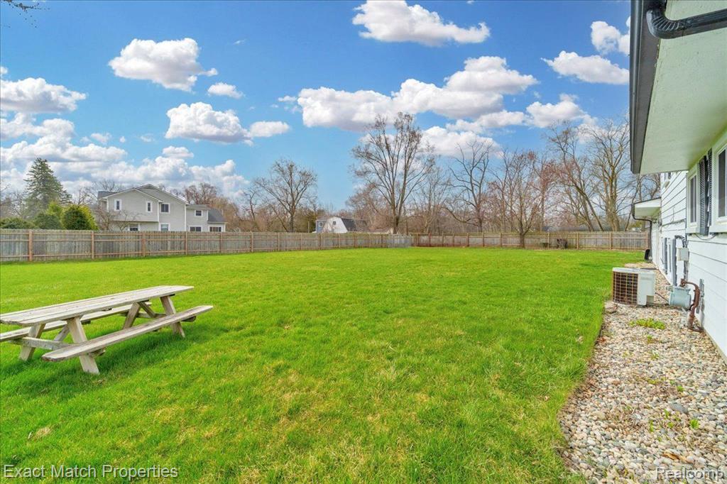 9121 SANDYSIDE Road, White Lake, MI — Photo 35