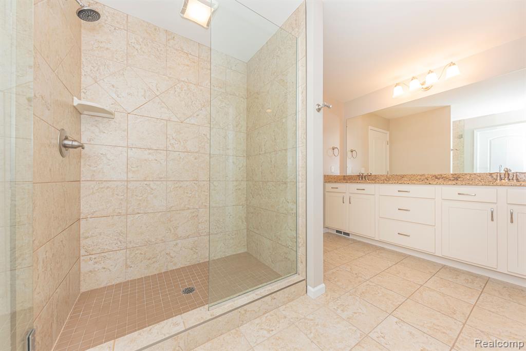 806 LAKE WOODS Drive, Canton, MI 48188 — Photo 50