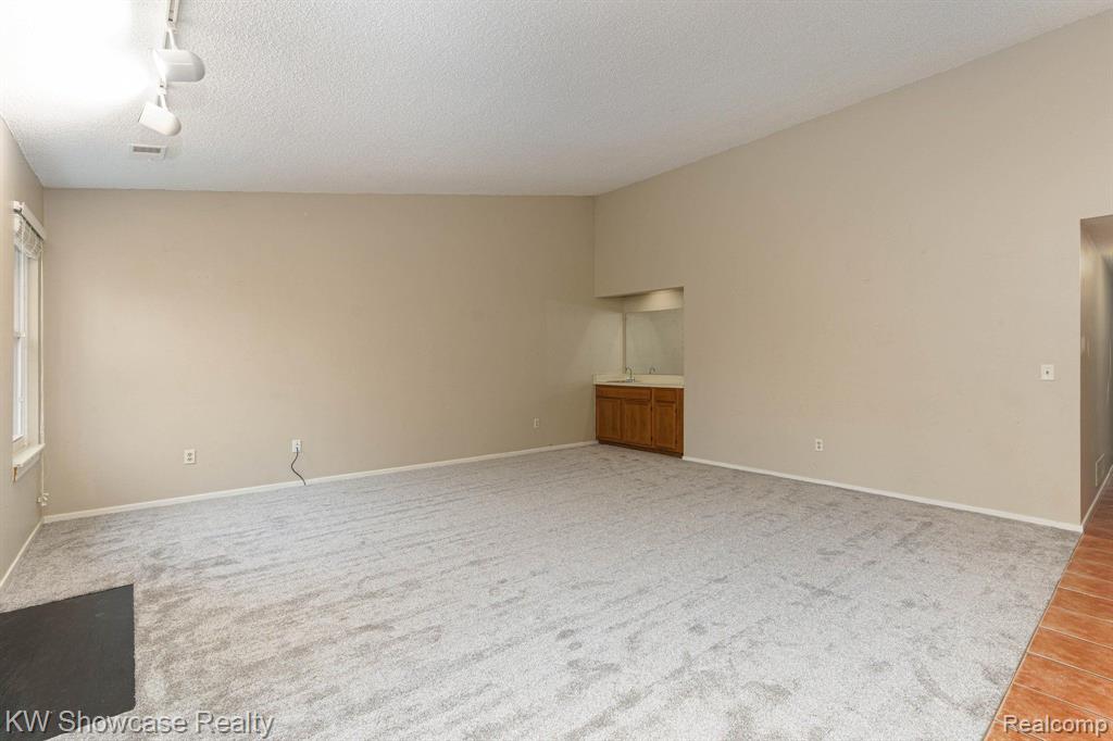 4980 OAK HILL Drive, 66, Waterford, MI 48329 — Photo 14