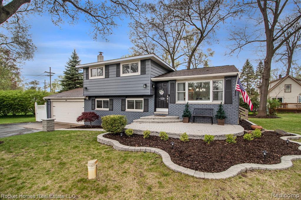 7170 Crestmore Street, West Bloomfield, MI 48323 — front exterior