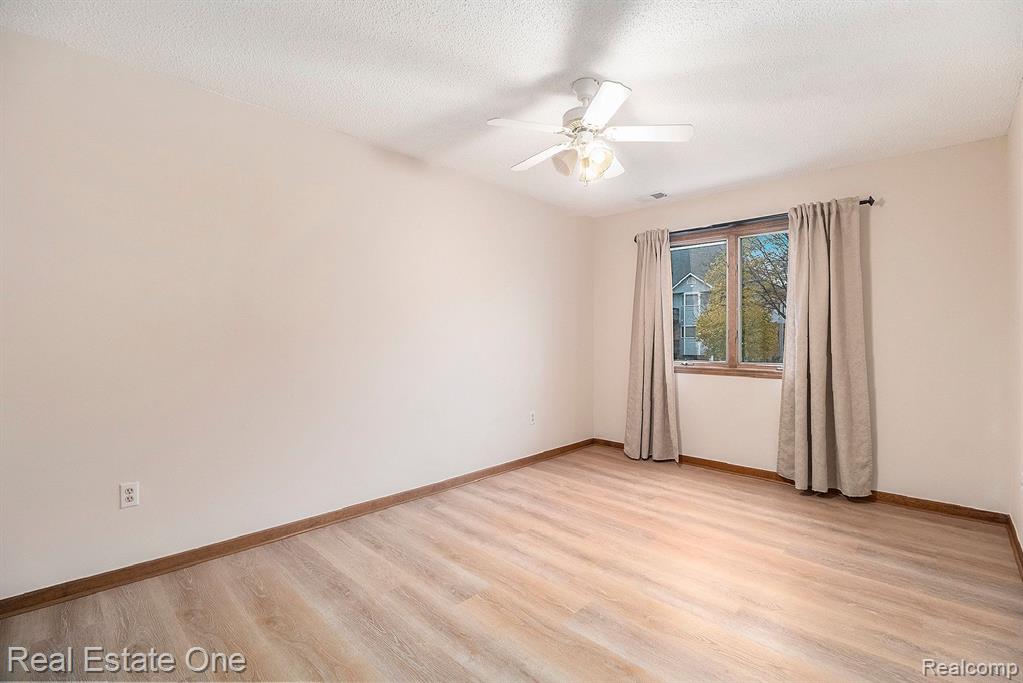 232 PINEWOOD Drive, Plymouth, MI 48170 — Photo 13