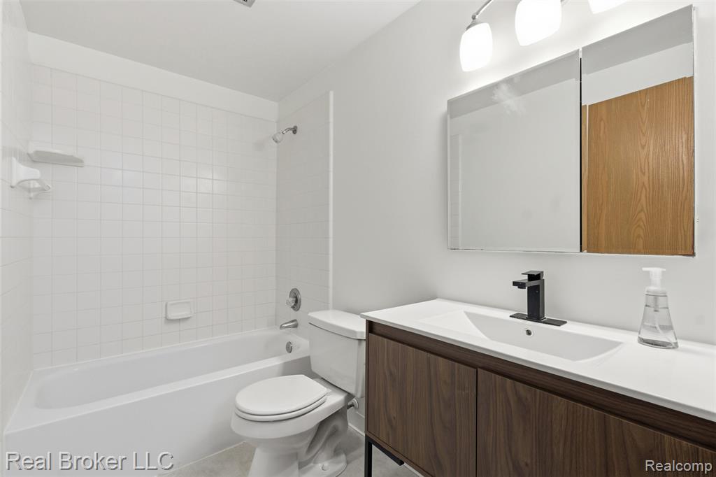 759 Hilldale Circle, Milford, MI 48381 — Photo 14