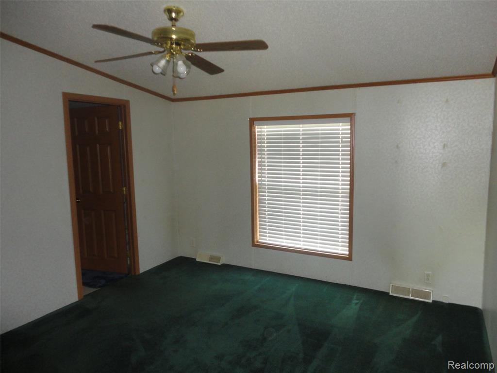 484 Lochgair Street, Temperance, MI 48182 — Photo 9