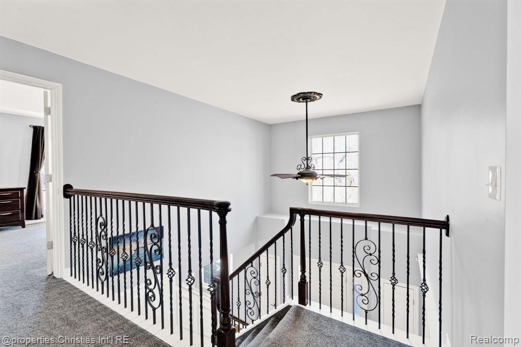 815 AMBERWOOD Street, Auburn Hills, MI 48326 — Photo 19