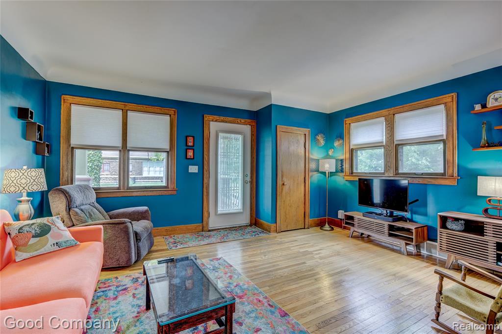 925 W Hazelhurst Street, Ferndale, MI 48220 — Photo 2