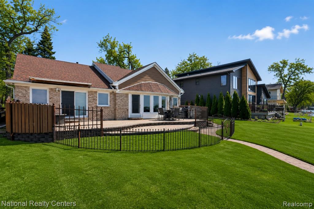 560 Black Oaks Trail, Howell, MI 48843 — Photo 34