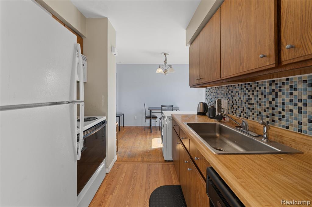 8083 Coventry Street, 98, Westland, MI — Photo 6