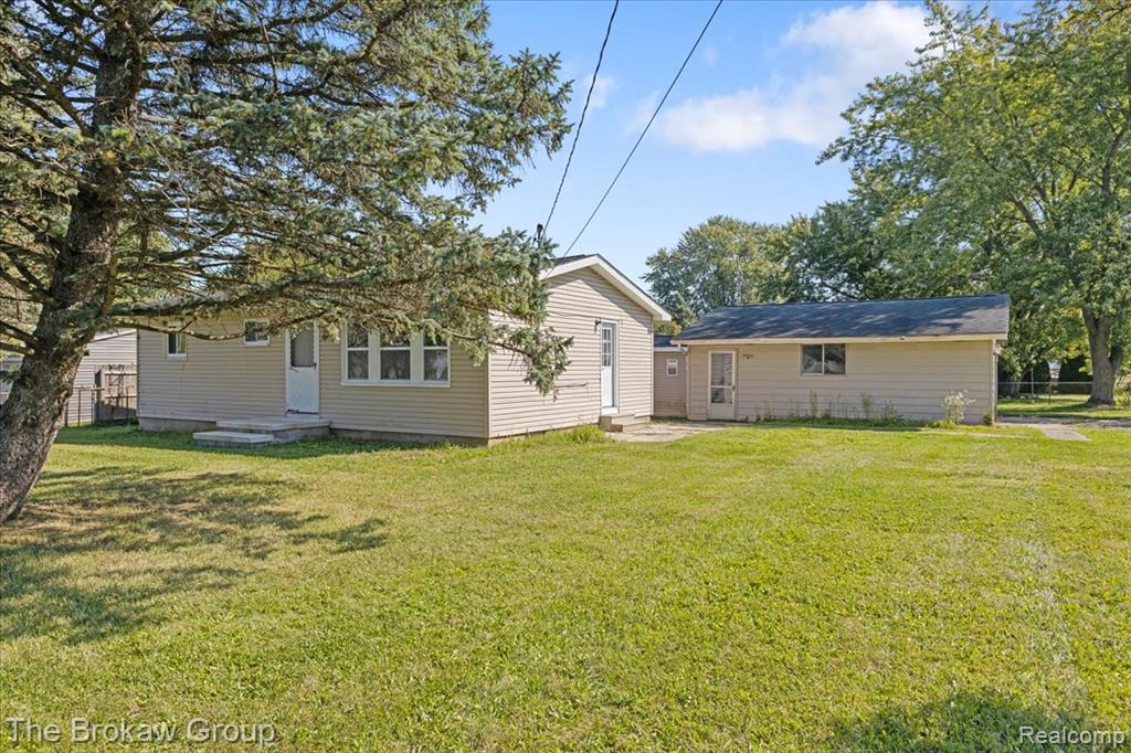 4062 N Belsay Road, Flint, MI 48506 — Photo 2