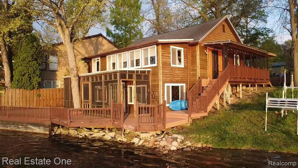 6340 SPORNY Drive, Brighton, MI 48116 — Photo 13