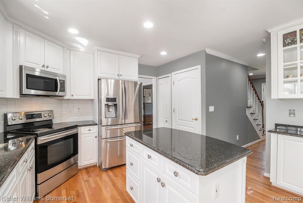 6955 WESTPOINTE Drive, Troy, MI 48085 — Photo 10