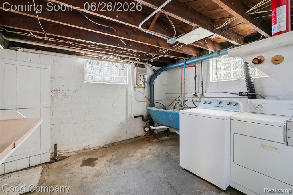 520 E Muir Avenue, Hazel Park, MI 48030 — Photo 33
