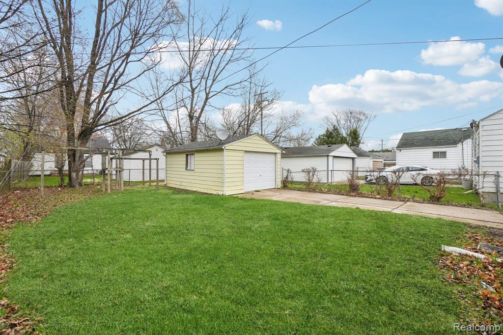 19717 Kenosha Street, Harper Woods, MI 48225 — Photo 5