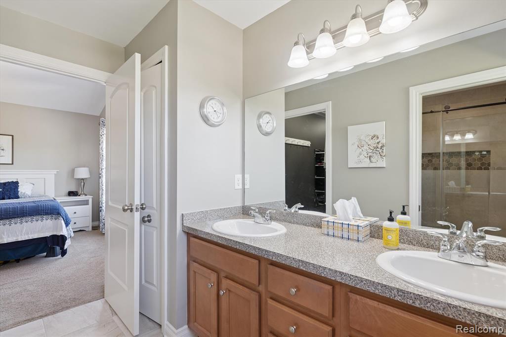 7056 Glenmeadow Court, Grand Blanc, MI 48439 — Photo 22