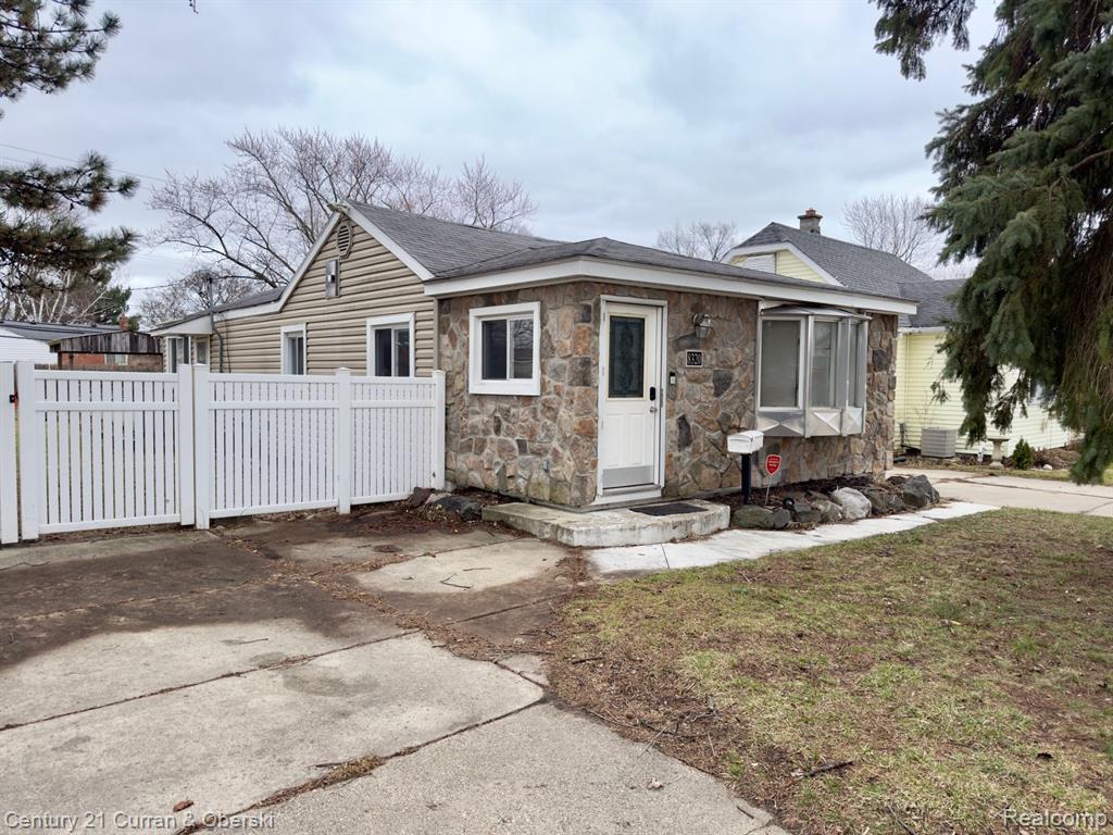 8320 Robindale Avenue, Dearborn Heights, MI 48127 — Photo 3