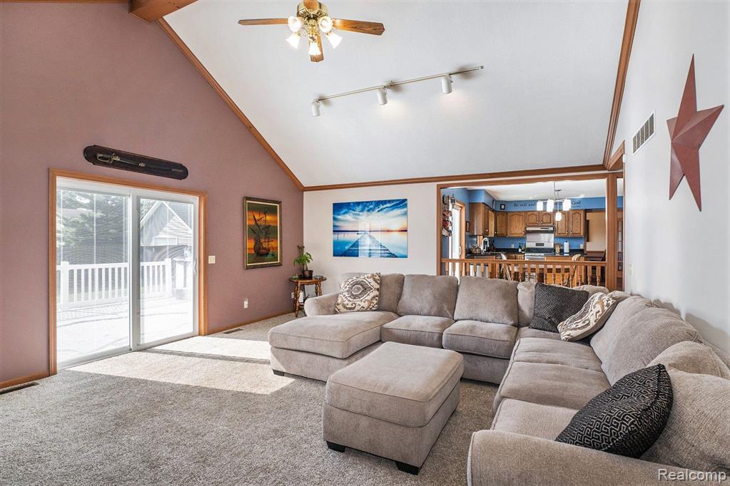 6084 Chatham Court, Grand Blanc, MI 48439 — Photo 14