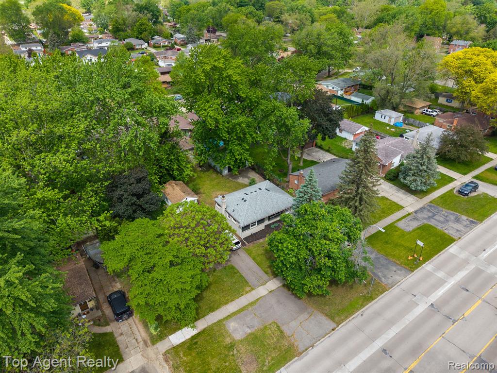 9319 MERRIMAN Road, Livonia, MI 48150 — Photo 37