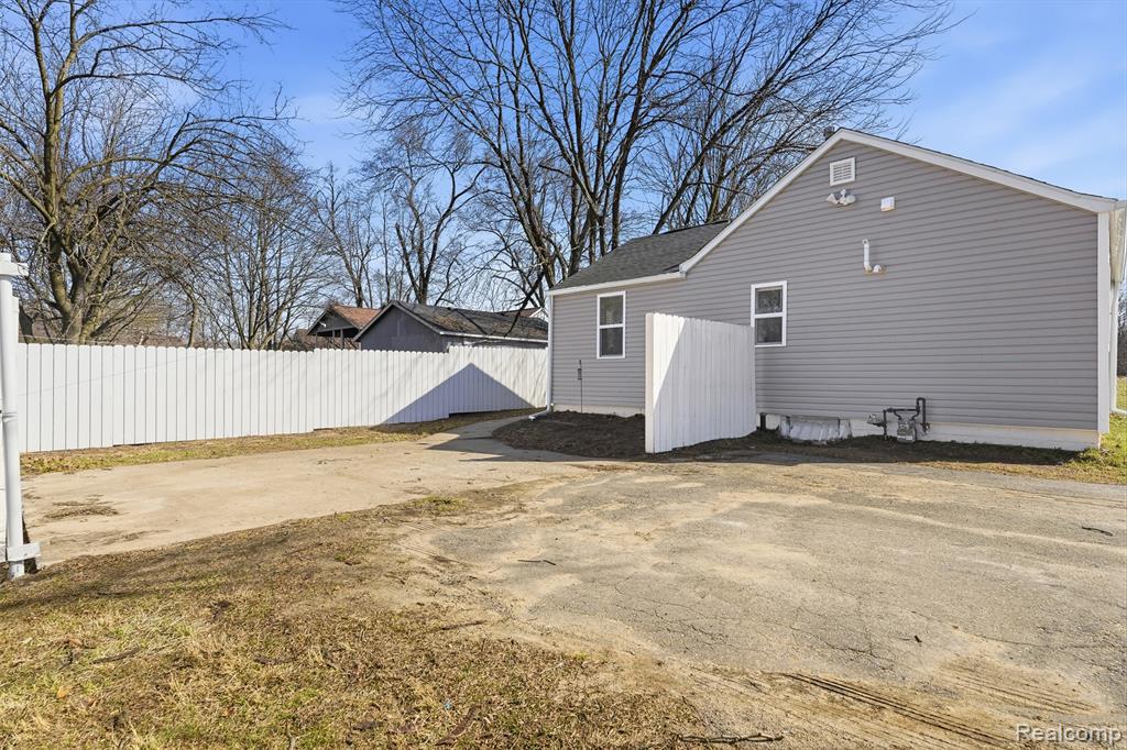 2335 Holmes Road, Ypsilanti, MI 48198 — Photo 22