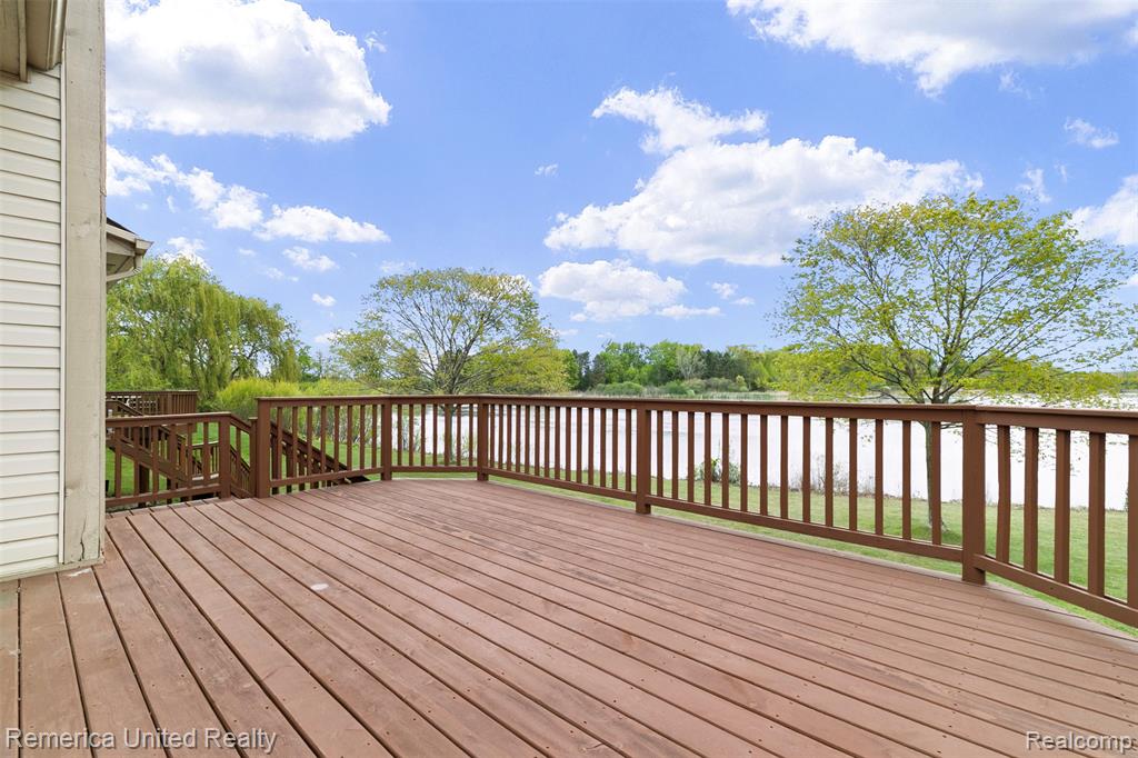 450 Berry Lake Drive, Commerce Twp, MI 48390 — Photo 9