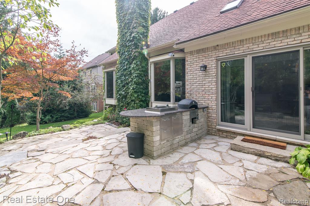4088 PARKSTONE Court, Troy, MI 48098 — Photo 18