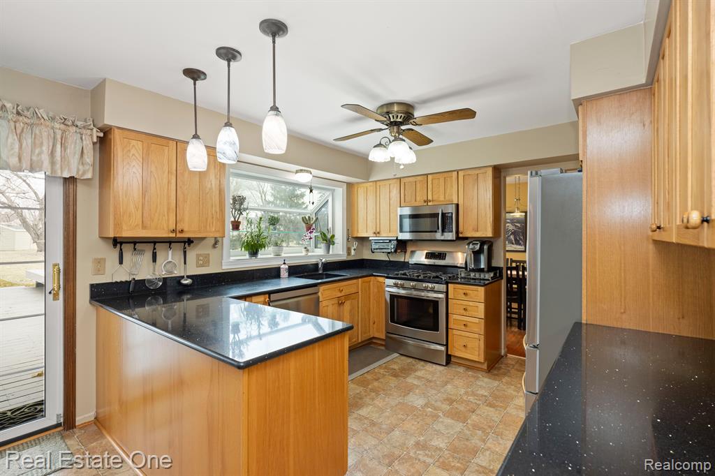 45831 SHEFFIELD Drive, Novi, MI — Photo 14