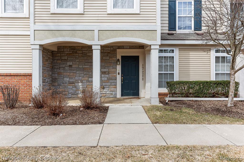 17211 Addington Drive, Commerce Twp, MI 48390 — Photo 31