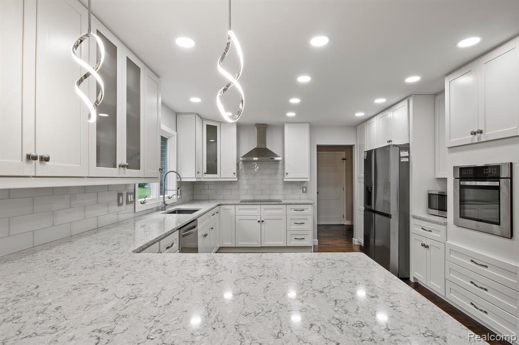 4578 PINE VILLAGE Drive, West Bloomfield, MI 48323 — Photo 15