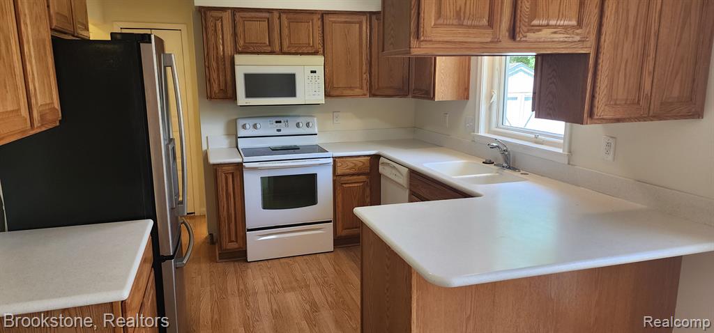 9272 ELAINE Drive, Swartz Creek, MI 48473 — Photo 7