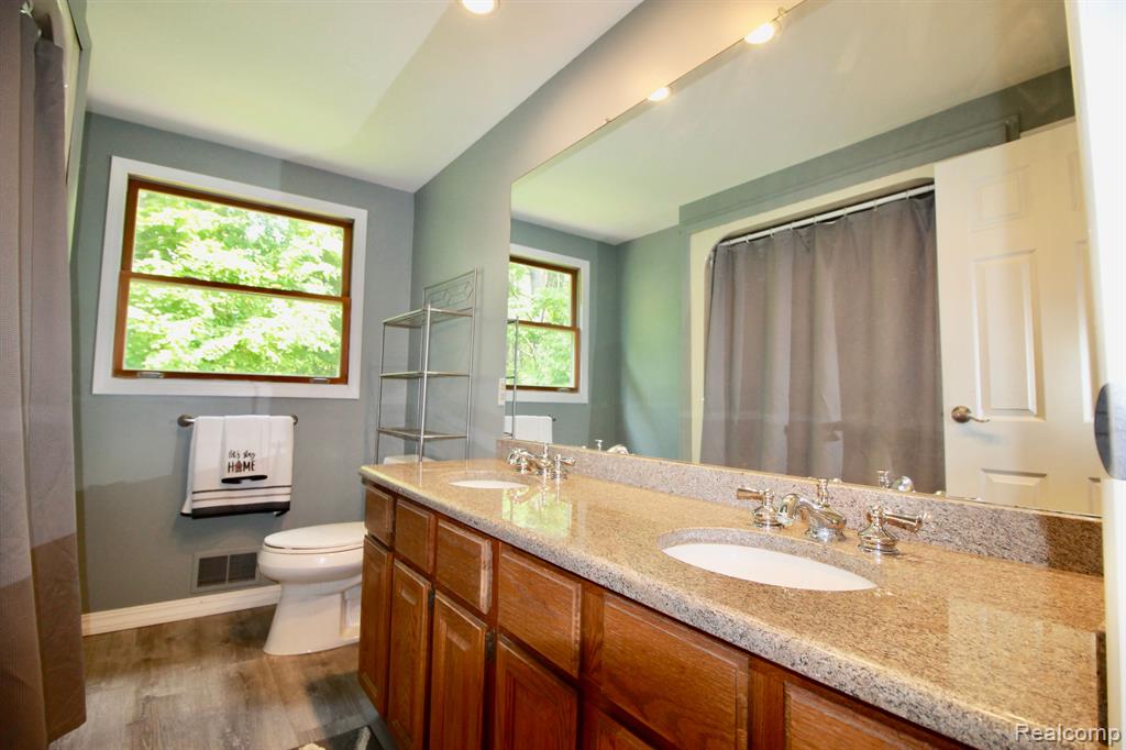 9296 Pine Hill Trail, Fenton, MI 48430 — Photo 18