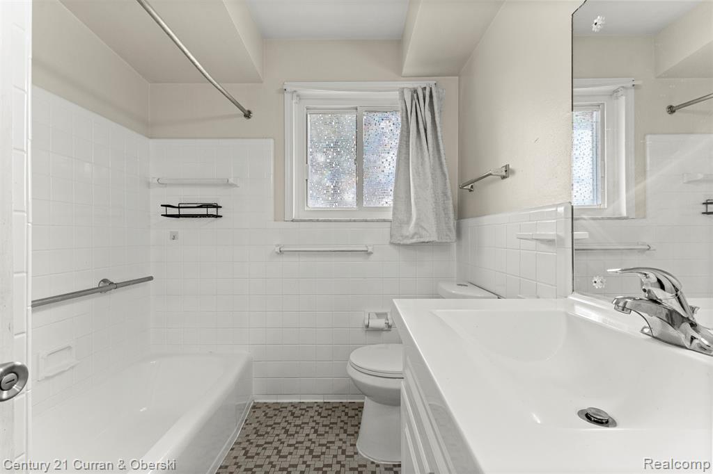 6701 ROSEMARY Street, Dearborn Heights, MI 48127 — Photo 12