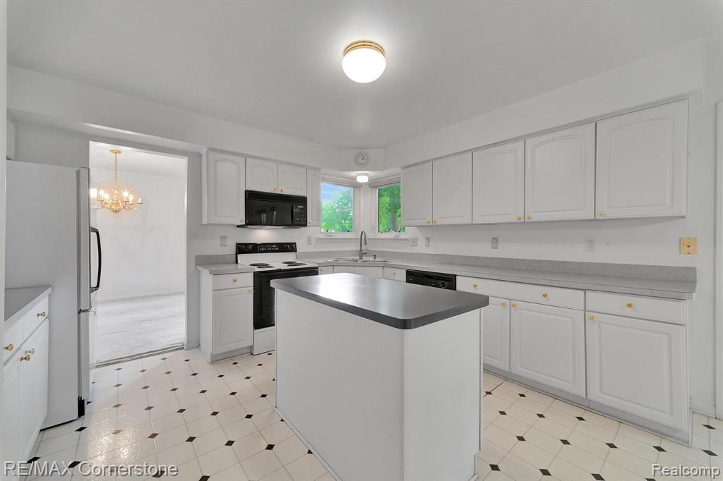 41899 CONNERWOOD Court, Canton, MI 48187 — Photo 8