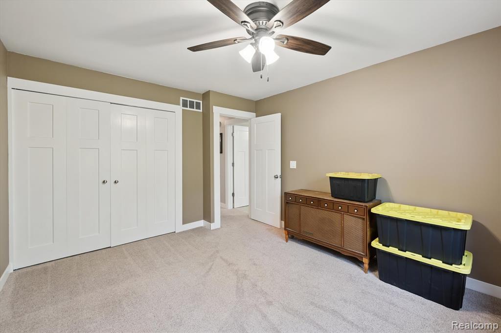 566 Foxboro Square, Brighton, MI 48116 — Photo 16