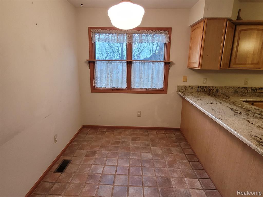 1311 YORKSHIRE Court, Saline, MI 48176 — Photo 9