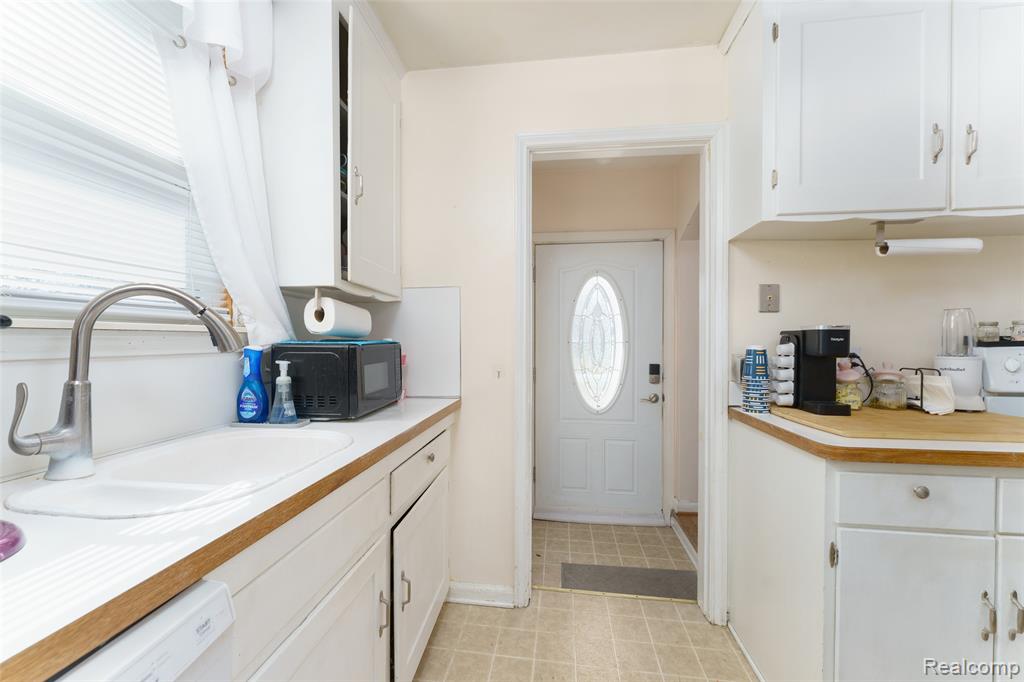 3714 Robina Avenue, Berkley, MI 48072 — Photo 11