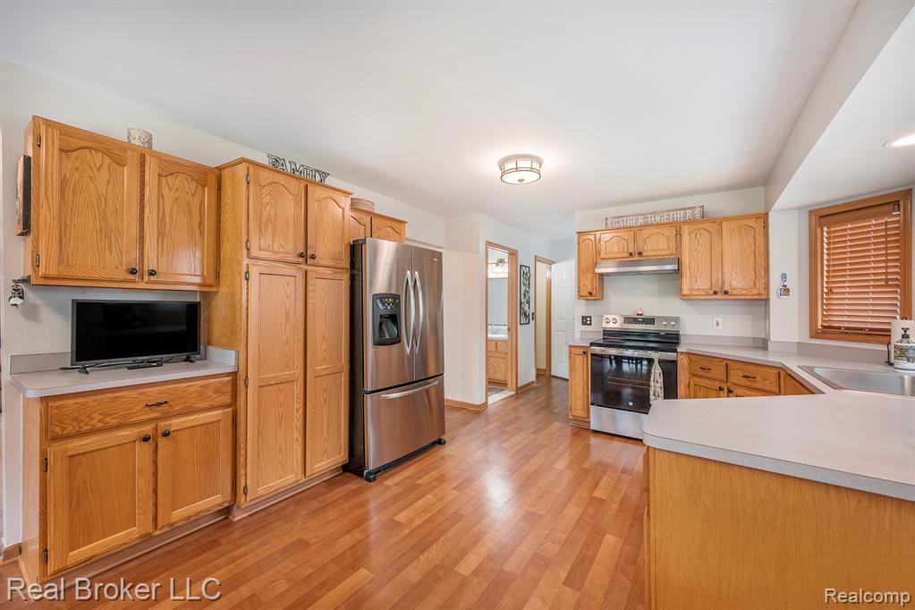 50155 OXFORD Drive, Macomb, MI 48044 — Photo 6