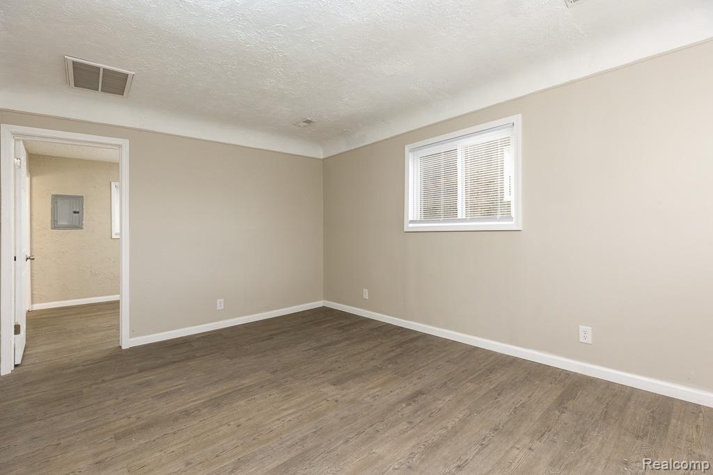 564 Marquette Drive, Detroit, MI 48214 — Photo 5