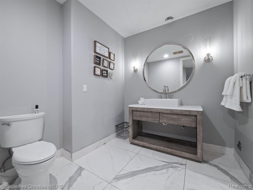 920 SOUTHDOWN Road, Bloomfield Hills, MI 48304 — Photo 32