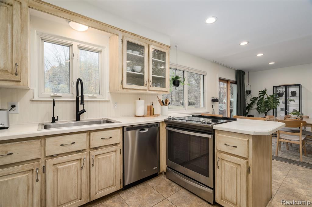 624 Slocum Drive, Auburn Hills, MI 48326 — Photo 15