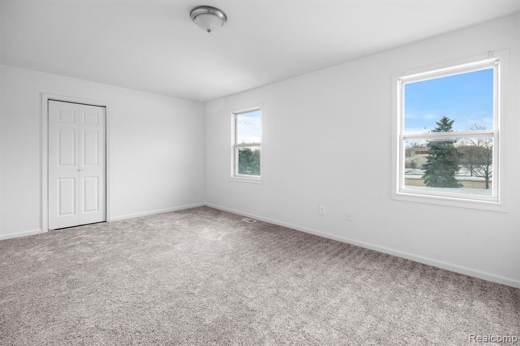 549 KONGONI Drive, Pontiac, MI 48341 — Photo 11
