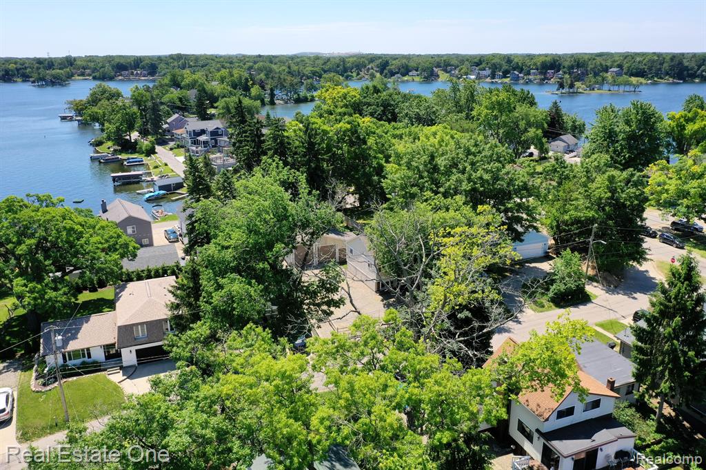643 DETROIT Avenue, Lake Orion, MI 48362 — Photo 26
