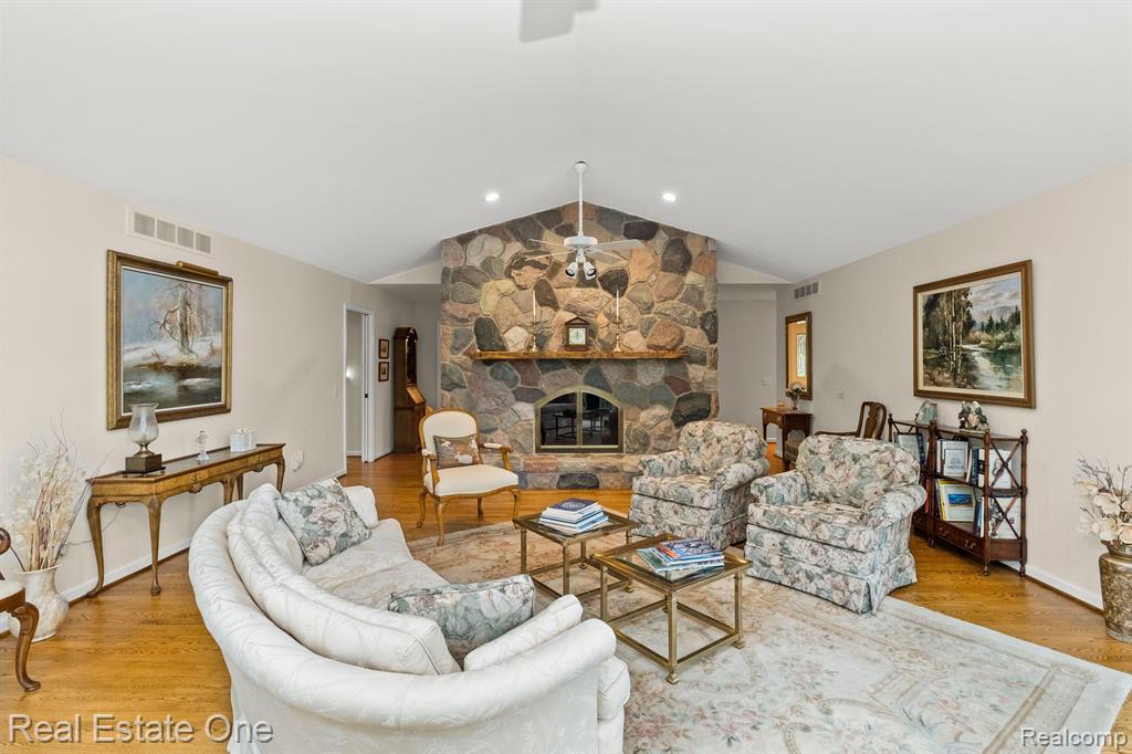 4342 MEADOW Lane, Orchard Lake Village, MI 48323 — Photo 14