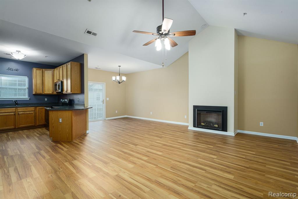 5200 ADDINGTON Drive, 49, Commerce Twp, MI 48390 — Photo 5