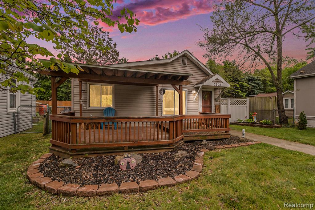 2305 Hester Court, Keego Harbor, MI 48320 — Photo 4