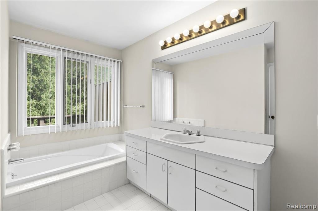 24066 Bingham Pointe Drive, 11, Bingham Farms, MI 48025 — Photo 16