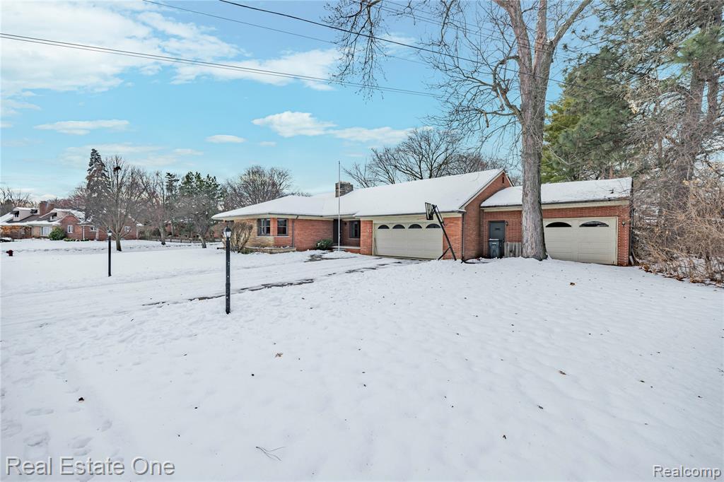 28615 Bloomfield Drive, Lathrup Village, MI 48076 — Photo 4