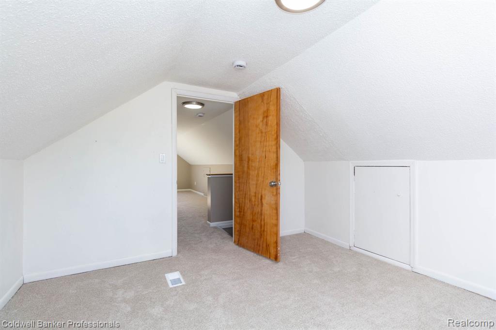 1921 Beverly Street, Sylvan Lake, MI 48320 — Photo 20