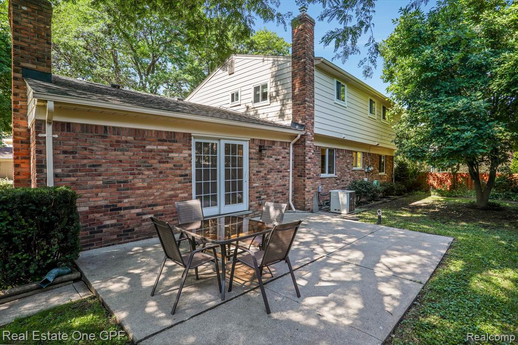 724 S ROSEDALE, Grosse Pointe Woods, MI 48236 — Photo 29