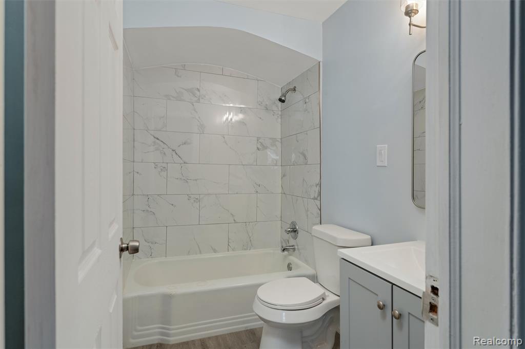 18704 Sunderland Road, Detroit, MI 48219 — Photo 17