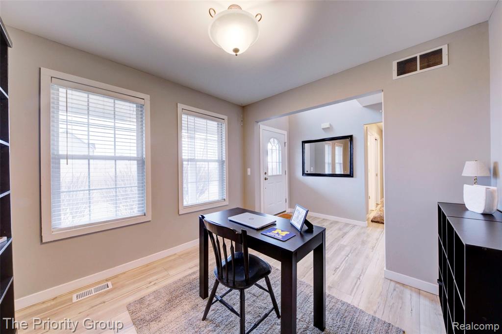 4395 Pondview Drive, Swartz Creek, MI 48473 — Photo 6
